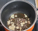 Foto del paso 5 de la receta: Muslos de pollo con setas de pie azul