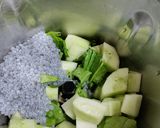 A picture of step 2 of Green Smoothie.