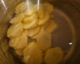 Foto del passaggio 2 della ricetta Patate e funghi in coccio