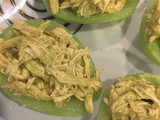 Chayotes rellenos de pollo en salsa verde