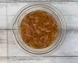 Shiitake powder adds the Umami taste - fried rice noodles with plenty of chicken recipe step 1 photo