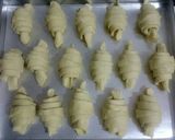 Foto langkah ke 5 dari resep Croissant Mini Ngeju bgt..Ekonomis Praktis & Simple.