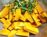 Hình bước làm 1 của món Canh Bí Đỏ Thịt Viên Cho Bé