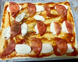 Foto del paso 2 de la receta: Pizza con masa de empanada