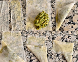 Foto del paso 2 de la receta: Triángulos de pasta filo relleno de verduras y queso