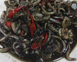 A picture of step 3 of Tumis Cumi (Spicy Stir-fry Indonesian Squid).