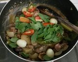 Foto langkah ke 7 dari resep Oseng Kikil, Ati Ampela Ayam, dan Telur Puyuh.