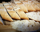 Foto del paso 2 de la receta: Torrijas al vino blanco y canela para la Semana santa