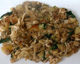 A picture of step 6 of My Stirfry leftover Turkey,Roast Potatoes,stuffing and Spinach🤩.