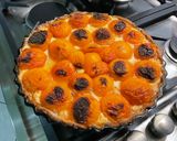 Une image de l'étape 12 de Tarte aux abricots, miel et crème vanille.
