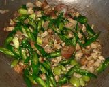 Foto langkah ke 4 dari resep Oseng tempe, udang & pete cabe ijo.