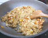 รูปขั้นตอนการทำที่ 1 ของ ข้าวผัดไส้กรอก🍚