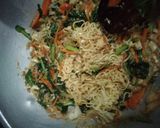 Foto langkah ke 7 dari resep Mie Goreng Jawa Sederhana.