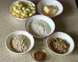 A picture of step 1 of Apple and oats crumble.
