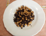 Foto del paso 7 de la receta: Garbanzos, morcilla y salsa de yogur con huevo a la plancha