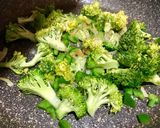 Foto del paso 2 de la receta: Noodles de arroz con brócoli y salmón