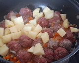 Foto del paso 2 de la receta: Carbonada de albóndigas