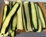 Une image de l'étape 2 de Courgettes marinées grillées panure au parmesan.