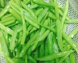 Hình bước làm 4 của món Đậu Cô Ve Trộn Mè Đen