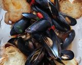 Foto del passaggio 5 della ricetta #482 Cozze alla tarantina 🍣🍅🌶️🌿