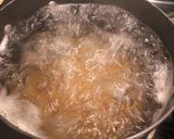 青茄炒秀珍菇水管義大利麵（五辛素）的食譜步驟1照片