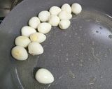 Hình bước làm 2 của món Tôm kho nước dừa