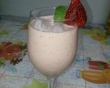 Foto langkah ke 2 dari resep Smoothie banana strawberry.