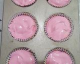 รูปขั้นตอนการทำที่ 2 ของ Cupcake สตอเบอรี่🍓