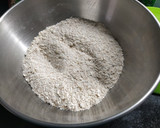 Foto del paso 1 de la receta: Galletitas de avena, cacao y miel