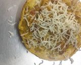 मिनी मॅगी नूडल्स पिझ्झा विथ एग (mini maggi noodles pizza with egg recipe in marathi) रेसिपी स्टेप 7 फोटो