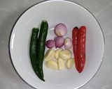 Foto langkah ke 2 dari resep Ikan penja (Ikan Seribu) Tumis manis.