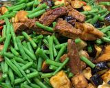 A picture of step 4 of Mel’s Pinakbet (Aubergine and Fine Beans).