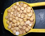 A picture of step 2 of Sattu Ladoo.