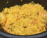 Foto del paso 4 de la receta: Arroz vestido en Camarones, Teñido en Curry y Salpicado en Cerveza