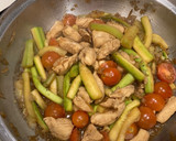 Foto del paso 7 de la receta: Wok de pollo y calabacín