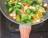 Foto langkah ke 4 dari resep Tumis Brokoli Udang.