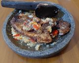 Foto langkah ke 6 dari resep Nila Penyet Sambel Bawang.