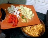 लेफ्ट ओवर चिप्स कुरकुरे भेल (Kurkure Bhel Recipe In Hindi) रेसिपी चरण 3 फोटो