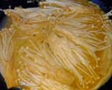 Gambar langkah 2 resipi Enoki Butter.
