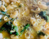 Foto del paso 3 de la receta: TORTILLA DE ESPINACA Y FIDEOS RELLENA CON QUESO 🥘🧀🥘🧀