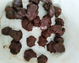 Foto langkah ke 4 dari resep Cookies Chewy Coklat (teflon).
