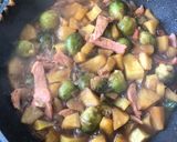 Foto del paso 3 de la receta: Coles de Bruselas con lomo a la soja