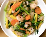 Hình bước làm 2 của món Tôm xào cần tỏi tây