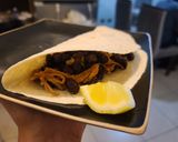 Foto del paso 6 de la receta: Tacos de carne mechada y porotos negros