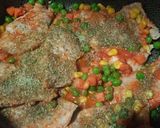 Foto del paso 3 de la receta: Milanesa de cerdo con cubios y maíz, arveja y zanahoria