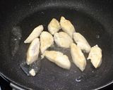 รูปขั้นตอนการทำที่ 2 ของ สันในไก่ผัดเห็ดซอสเทริยากิ ง่ายๆ