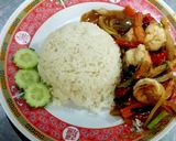 รูปขั้นตอนการทำที่ 5 ของ กุ้งผัดขิง ราดหน้าข้าว