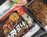 Hình bước làm 1 của món Mì tương đen rong biển phômai
