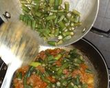 A picture of step 3 of Bhindi Masala.