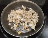 Foto del paso 2 de la receta: Espaguetis a las finas hierbas con setas 🧀 🍄